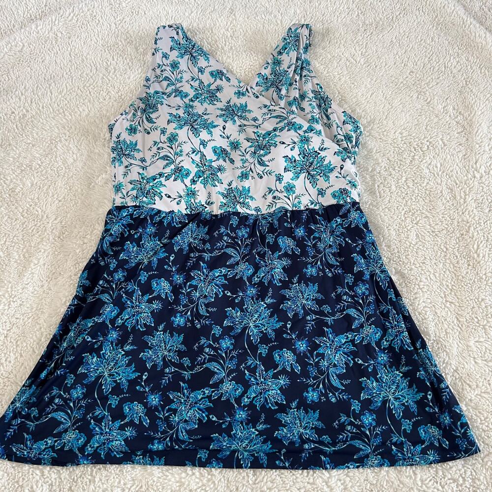 Lands End Women 24W One Piece Swimsuit Blue Floral Swim Pool Beach Resort Summer